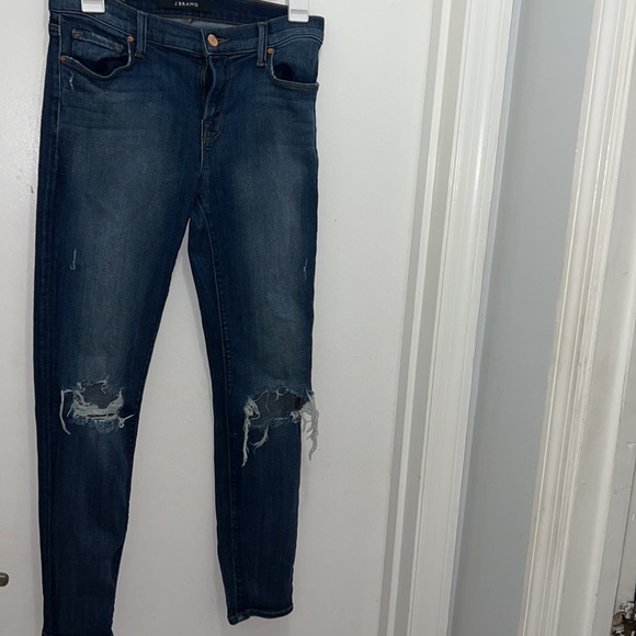 - J BRAND distressed misfit skinny jeans size 27
Mid rise - Picture 2 of 9